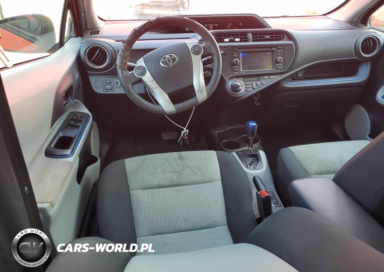 2013 Toyota Prius C Three VIN:JTDKDTB35D1048311 - 8