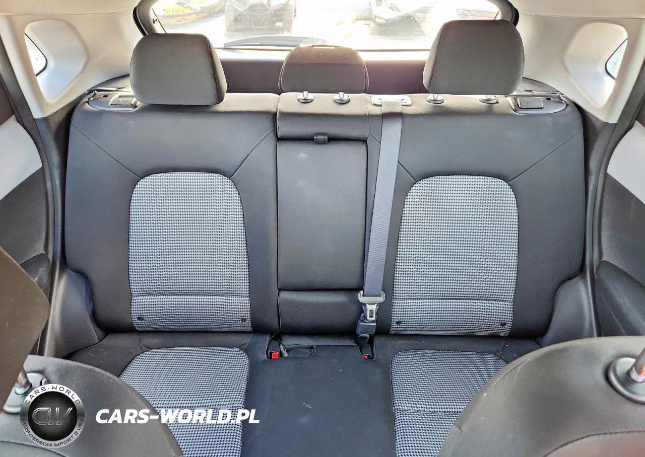 2020 Hyundai Kona Se VIN:KM8K1CAA4LU483323 - 10