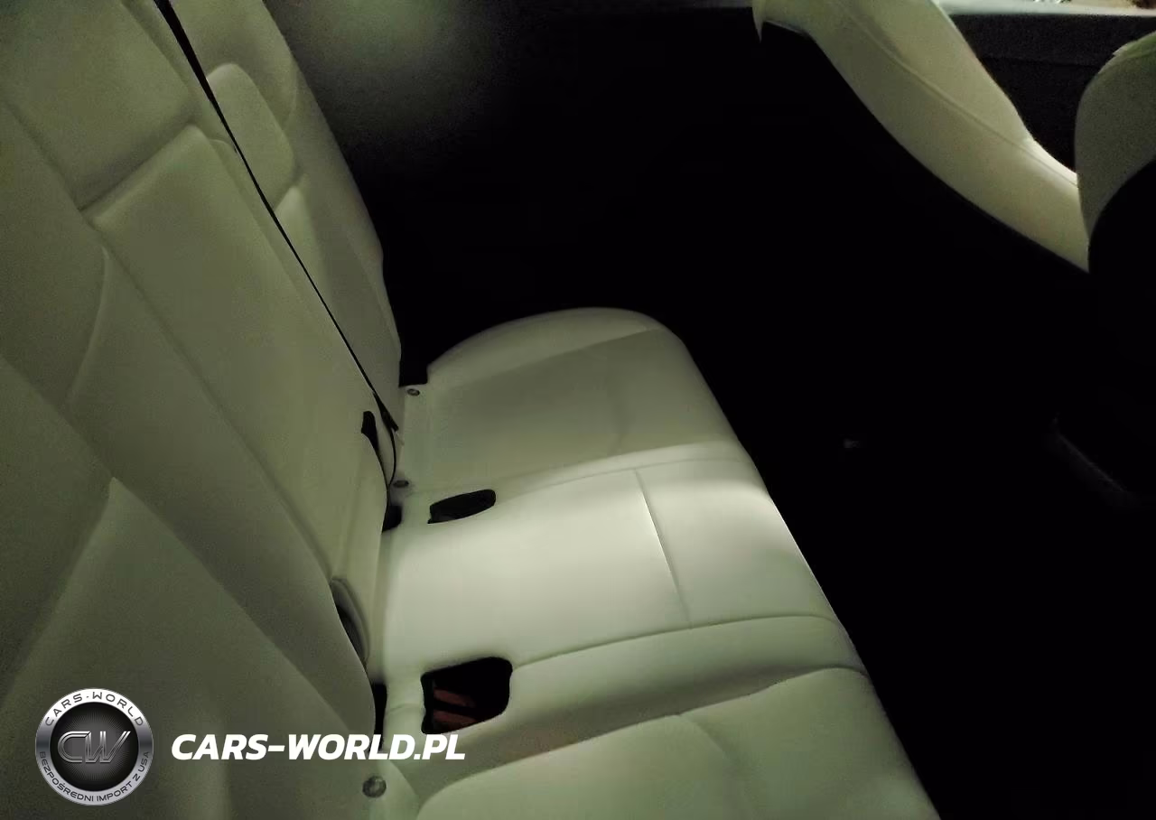 2023 Tesla Model Y VIN:7SAYGDEEXPF670986 - 10