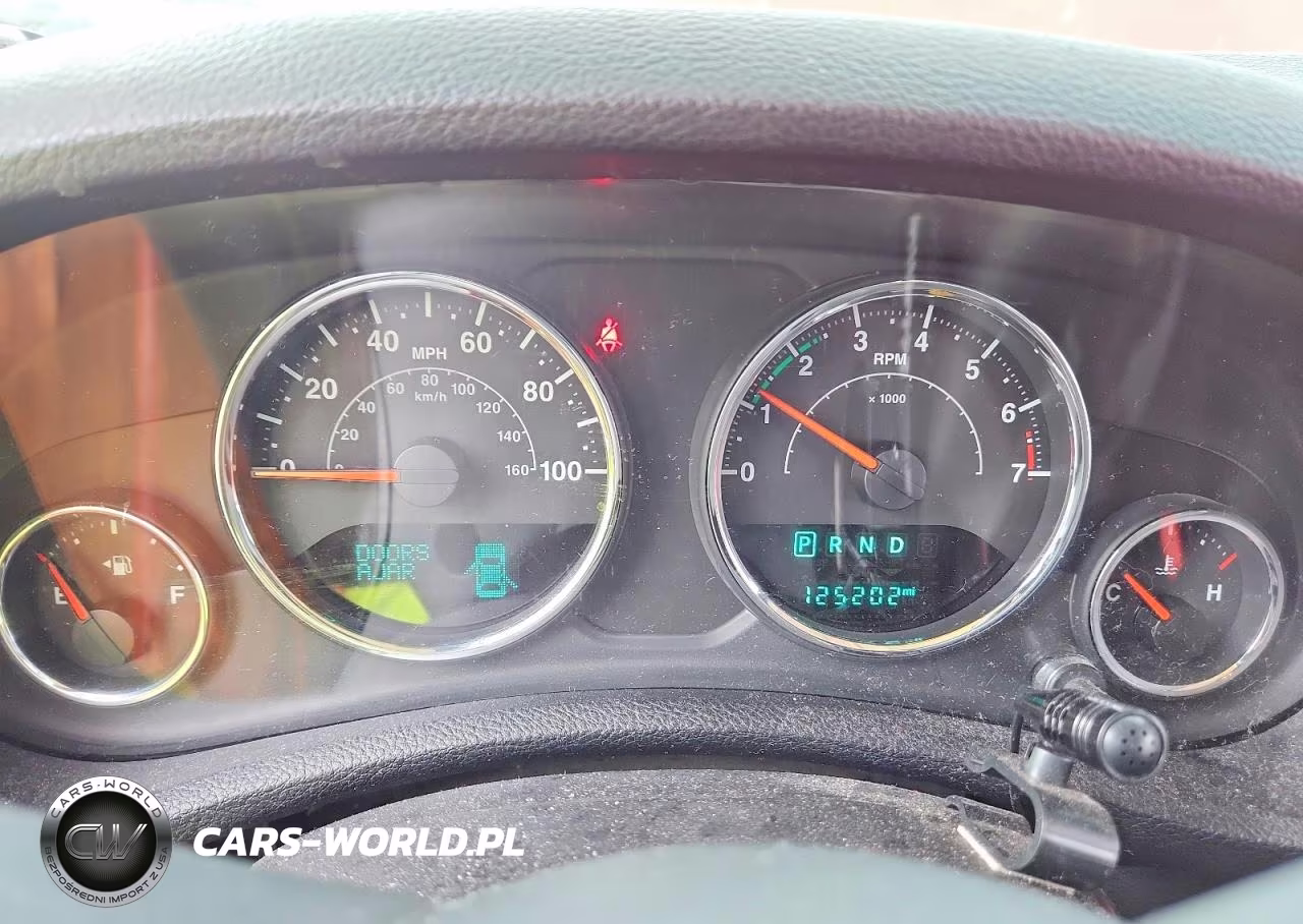 2016 Jeep Wrangler Unlimited Sport VIN:1C4BJWDG5GL136763 - 9