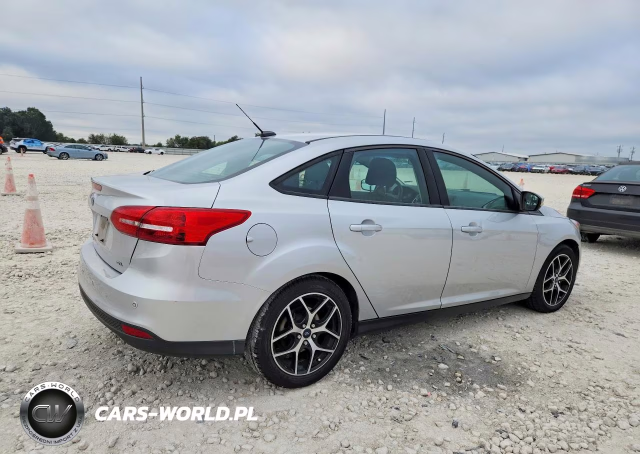 2017 Ford Focus Sel VIN:1FADP3H28HL290122 - 3