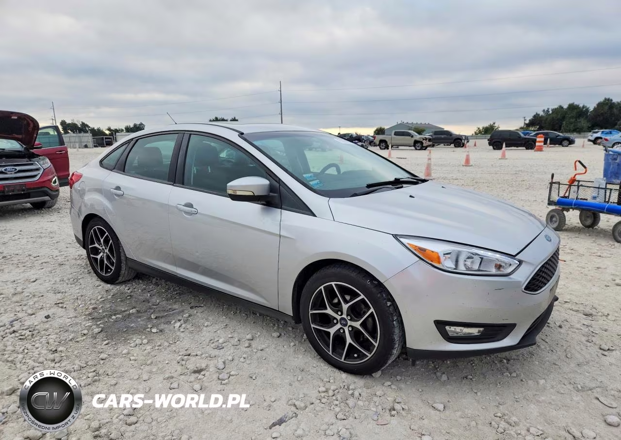 2017 Ford Focus Sel VIN:1FADP3H28HL290122 - 4