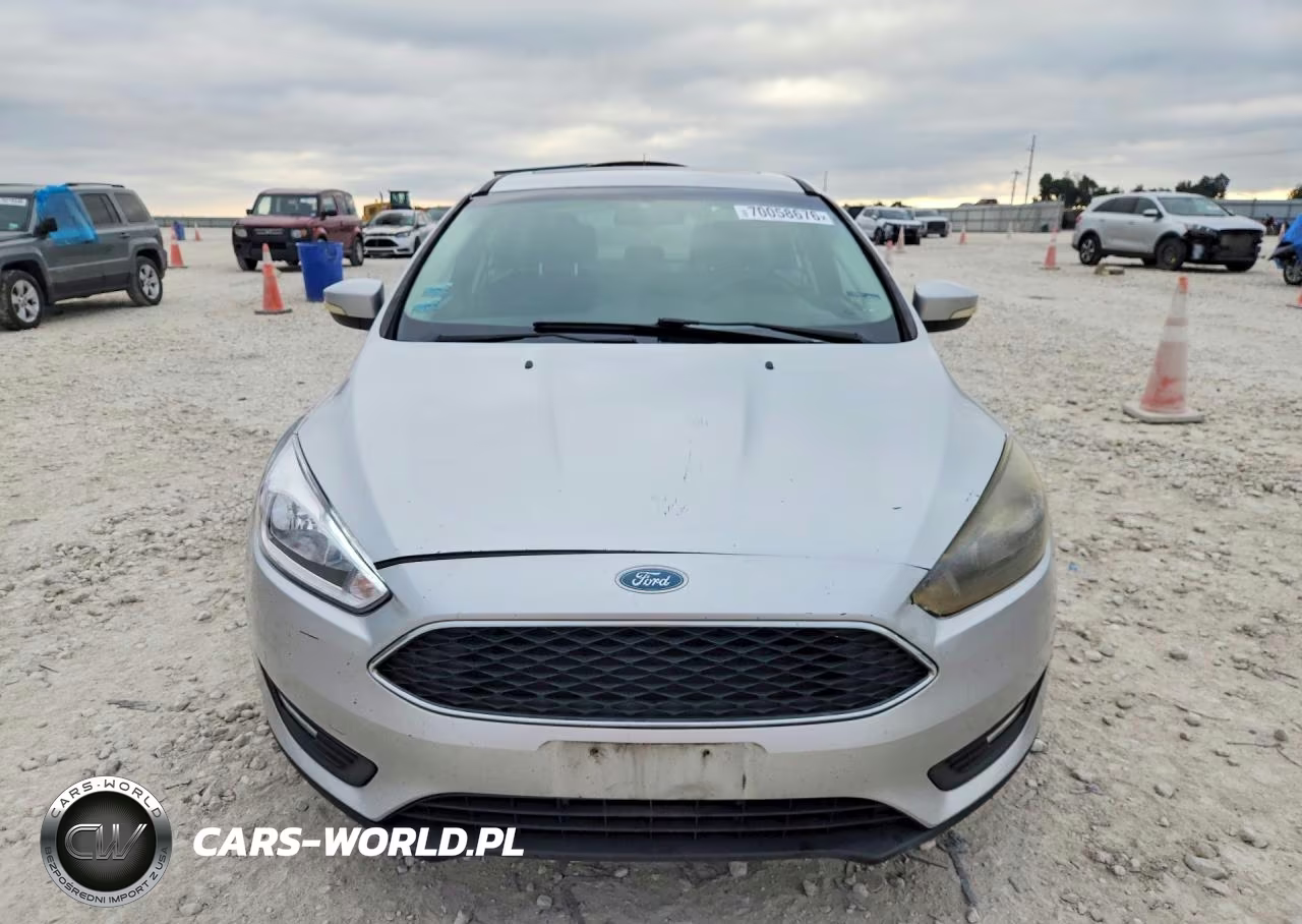 2017 Ford Focus Sel VIN:1FADP3H28HL290122 - 5
