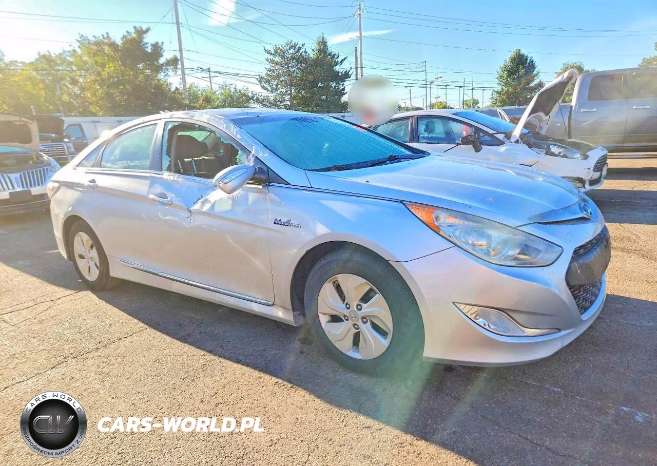 2013 Hyundai Sonata Hybrid VIN:KMHEC4A41DA088607 - 4