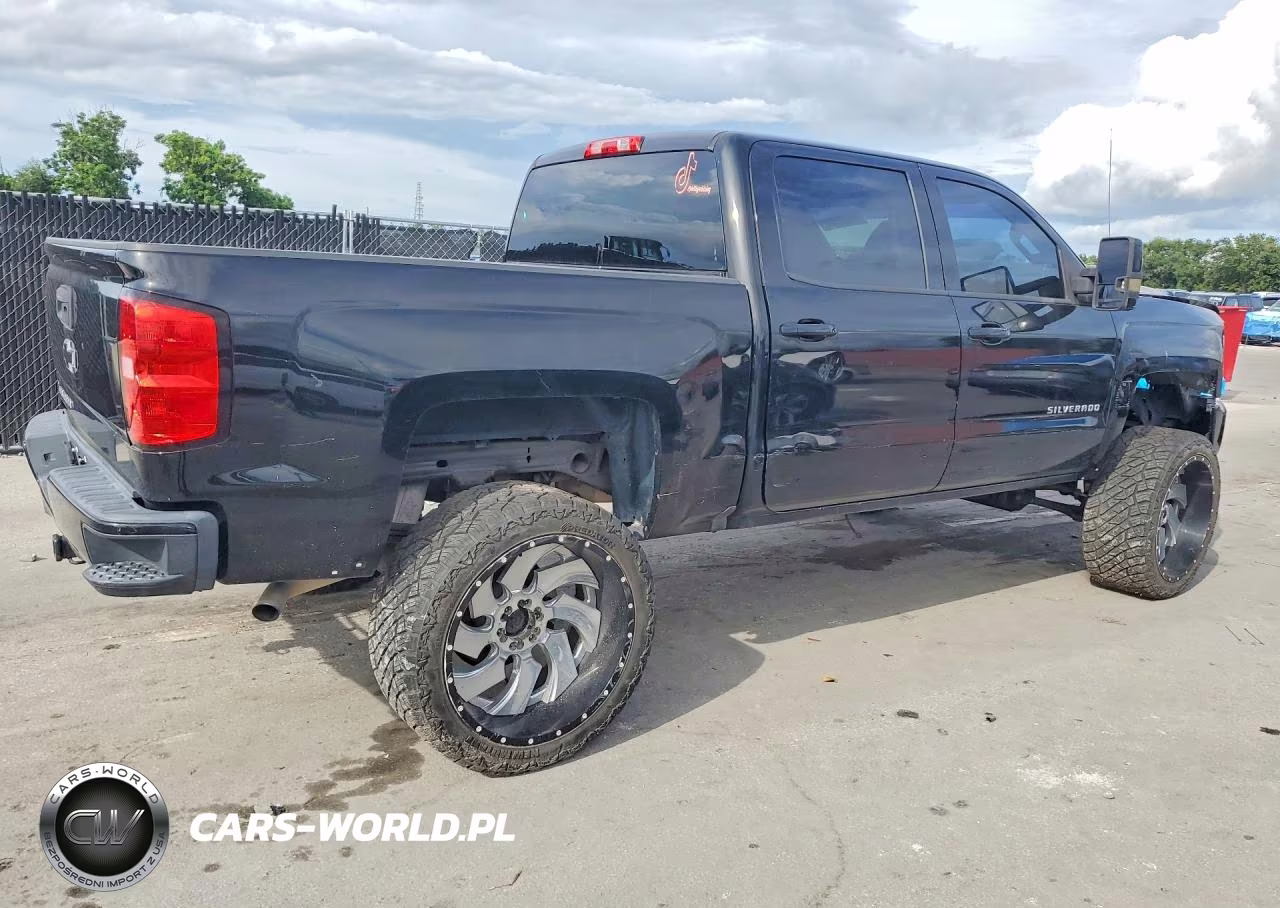 2018 Chevrolet Silverado C1500 Custom VIN:3GCPCPEH7JG144266 - 3