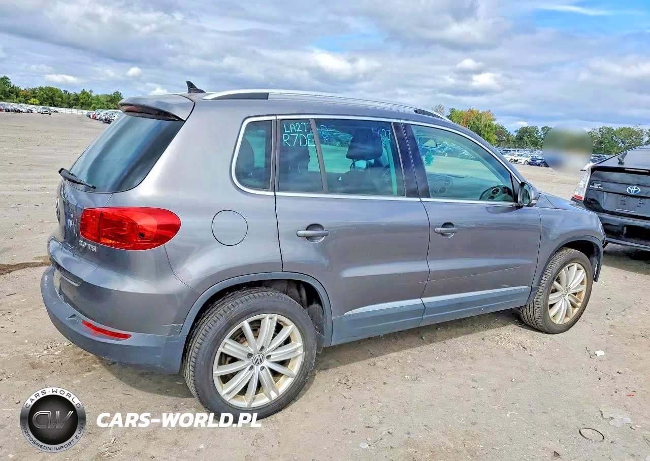 2012 Volkswagen Tiguan S VIN:WVGAV7AX3CW003336 - 3