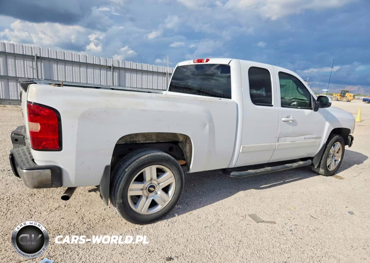 2008 Chevrolet Silverado C1500 VIN:2GCEC19J581111884 - 3