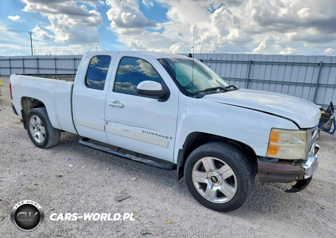2008 Chevrolet Silverado C1500 VIN:2GCEC19J581111884 - 4