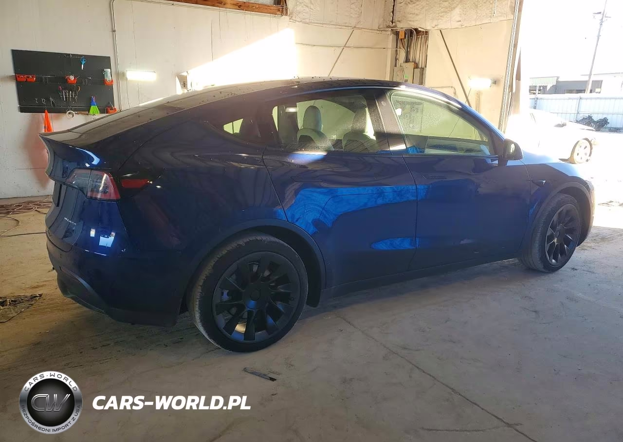 2022 Tesla Model Y VIN:7SAYGAEE9NF486456 - 3