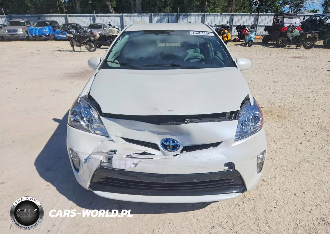 2014 Toyota Prius Three VIN:JTDKN3DU5E1777347 - 5