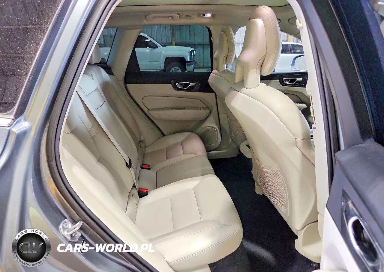 2018 Volvo Xc60 T5 Momentum VIN:YV4102RK8J1065143 - 10