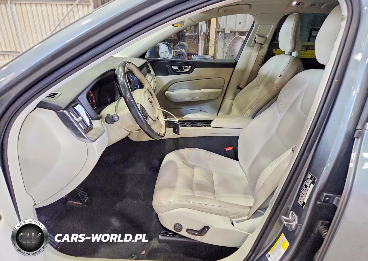 2018 Volvo Xc60 T5 Momentum VIN:YV4102RK8J1065143 - 7