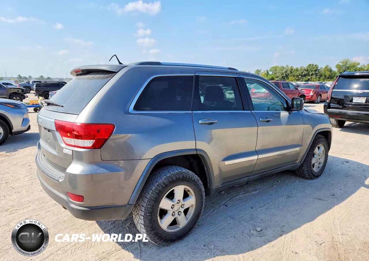 2013 Jeep Grand Cherokee Laredo VIN:1C4RJFAG8DC502813 - 3