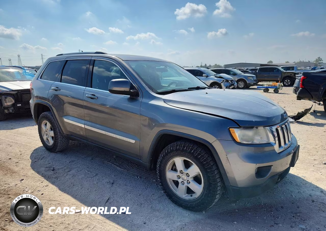 2013 Jeep Grand Cherokee Laredo VIN:1C4RJFAG8DC502813 - 4