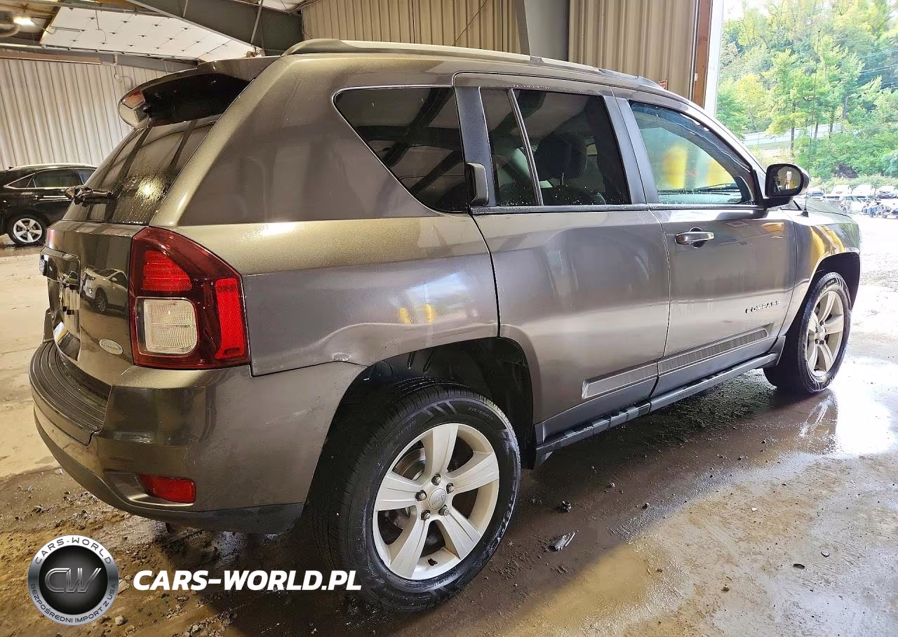 2016 Jeep Compass Latitude VIN:1C4NJDEBXGD572443 - 3