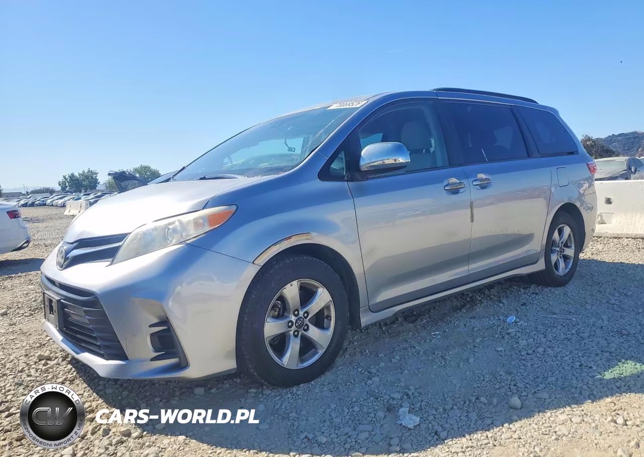 2018 Toyota Sienna Le VIN:5TDKZ3DC6JS915518 - 1