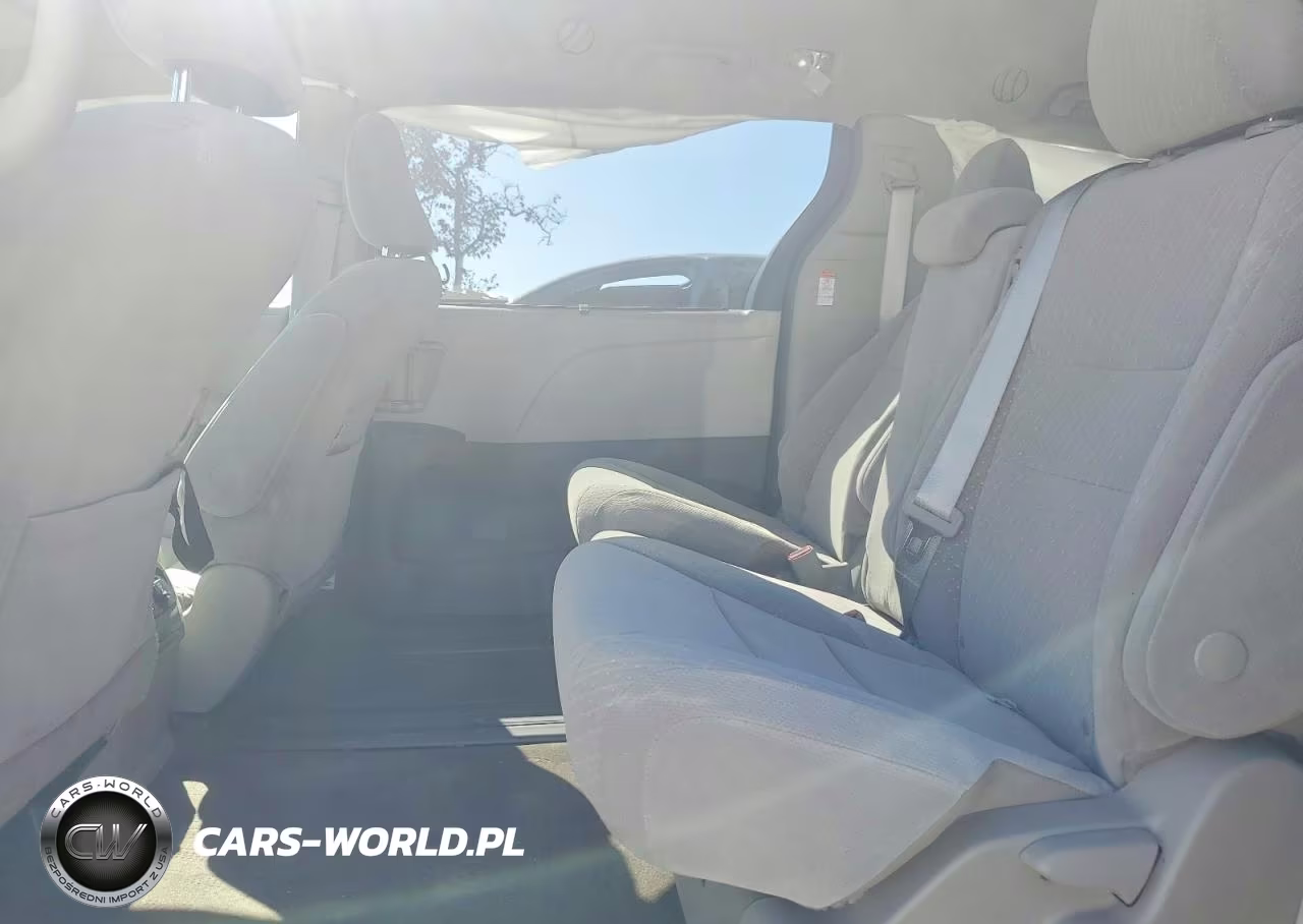 2018 Toyota Sienna Le VIN:5TDKZ3DC6JS915518 - 11