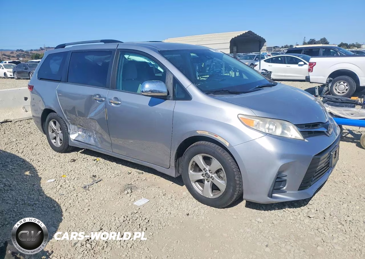2018 Toyota Sienna Le VIN:5TDKZ3DC6JS915518 - 4