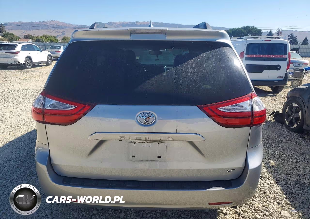 2018 Toyota Sienna Le VIN:5TDKZ3DC6JS915518 - 6