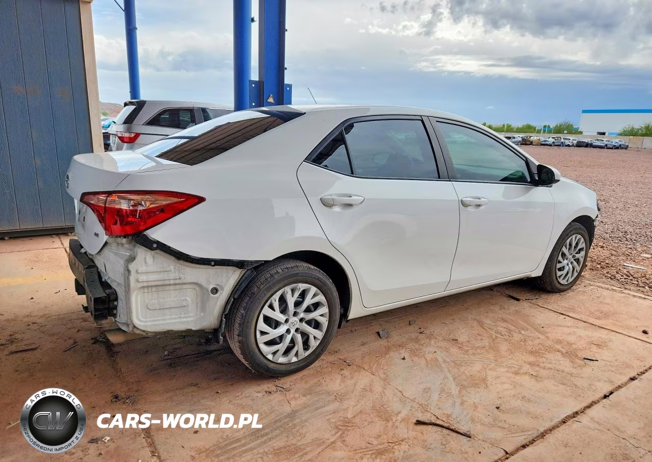 2019 Toyota Corolla Le VIN:5YFBURHE3KP863627 - 3