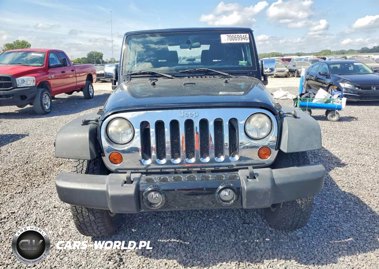 2011 Jeep Wrangler Sport VIN:1J4AA2D18BL541597 - 5