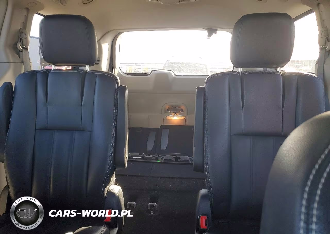 2015 Chrysler Town & Country Touring VIN:2C4RC1BG3FR696026 - 10