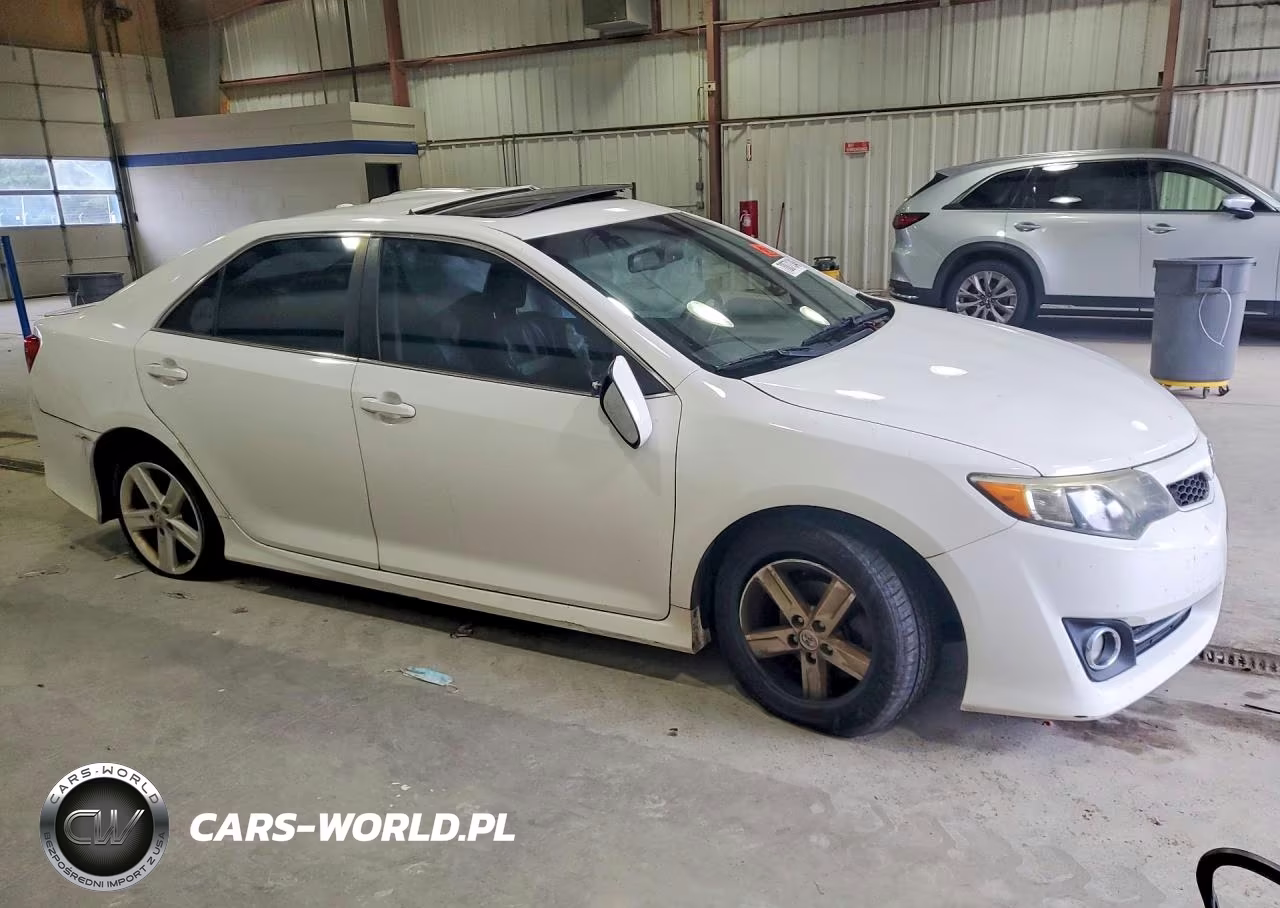 2014 Toyota Camry Se VIN:4T1BF1FK3EU866664 - 4
