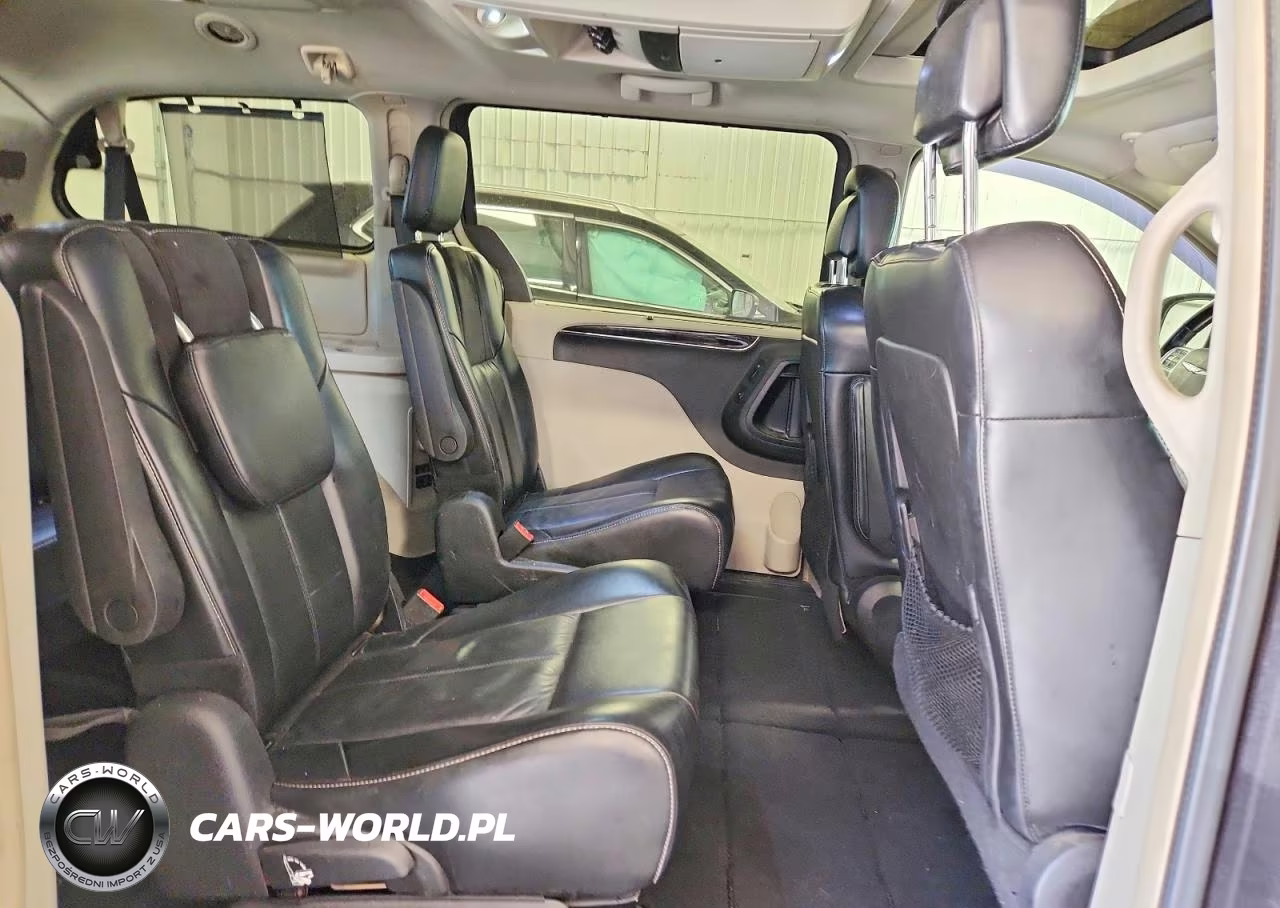 2016 Chrysler Town & Country Limited Platinum VIN:2C4RC1GG8GR174700 - 11
