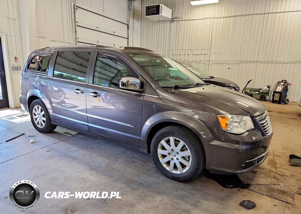 2016 Chrysler Town & Country Limited Platinum VIN:2C4RC1GG8GR174700 - 4