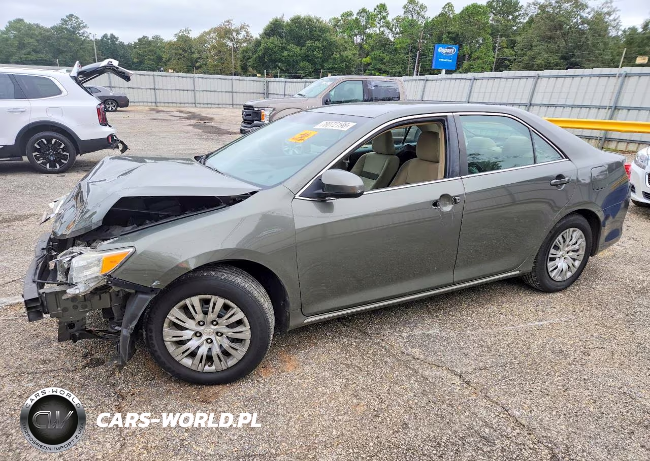2014 Toyota Camry Le – zdjęcie 1 z 13