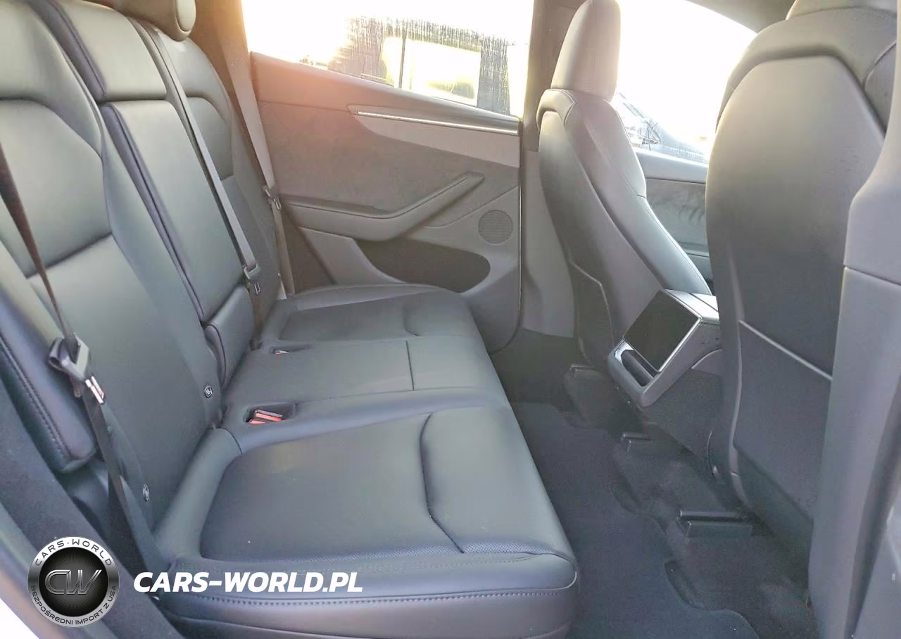 2026 Tesla Model Y VIN:7SAYGDEE5TA731667 - 10