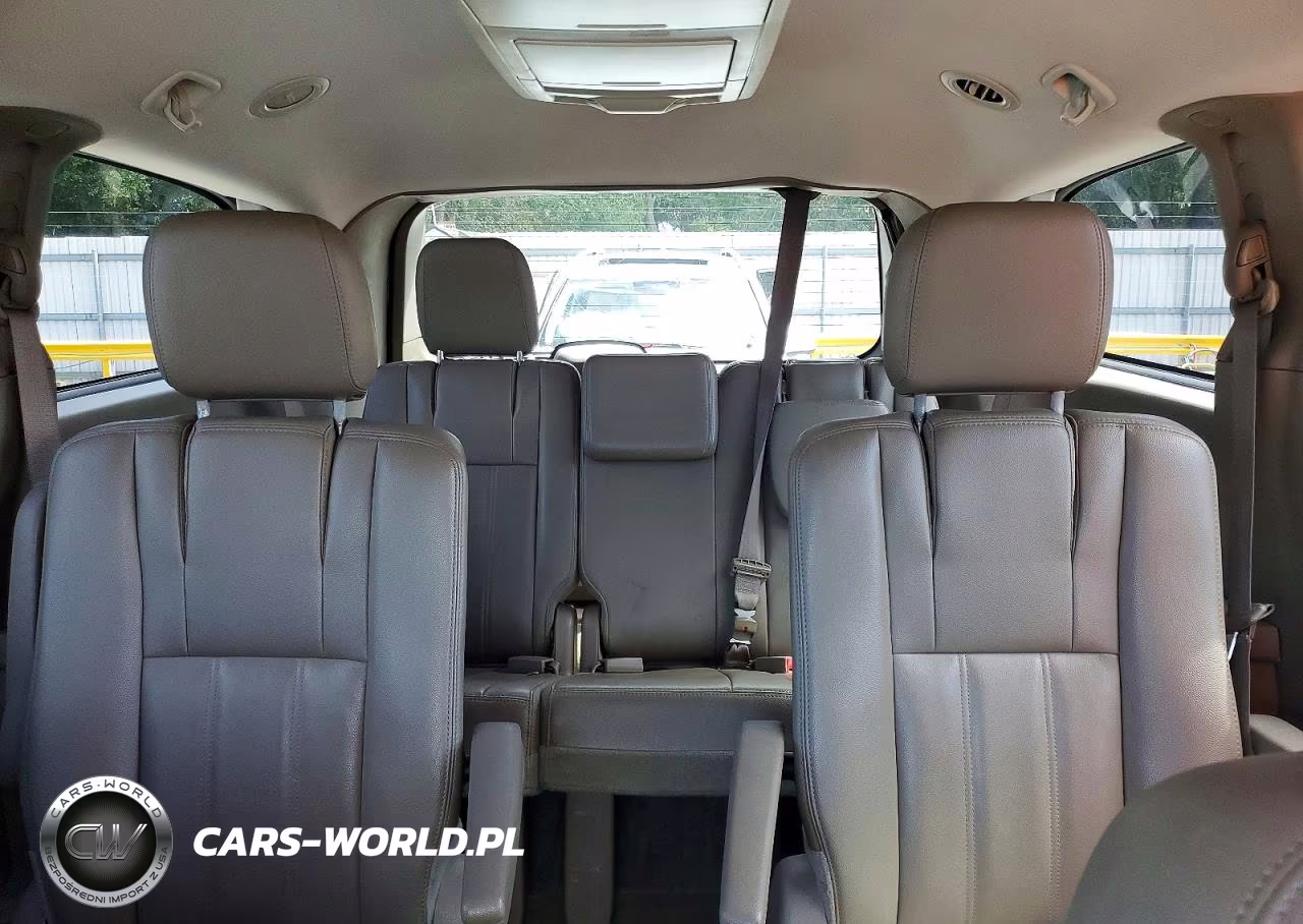 2014 Chrysler Town & Country Touring VIN:2C4RC1BG2ER434044 - 10