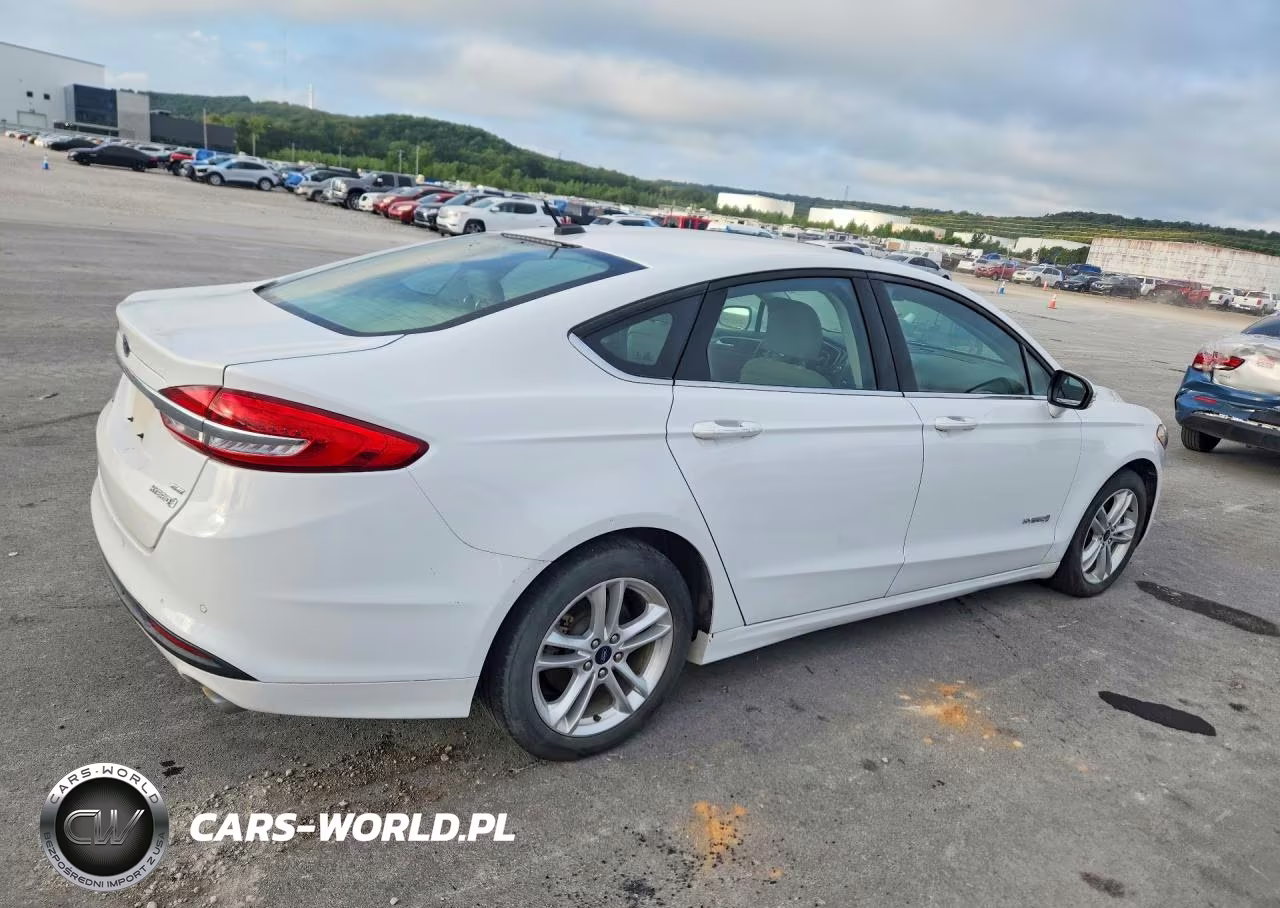 2018 Ford Fusion Se Hybrid VIN:3FA6P0LU3JR261165 - 3