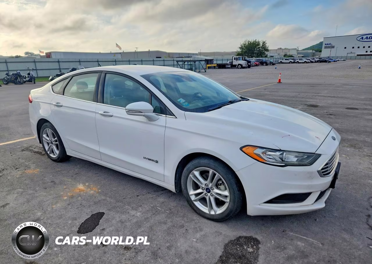 2018 Ford Fusion Se Hybrid VIN:3FA6P0LU3JR261165 - 4
