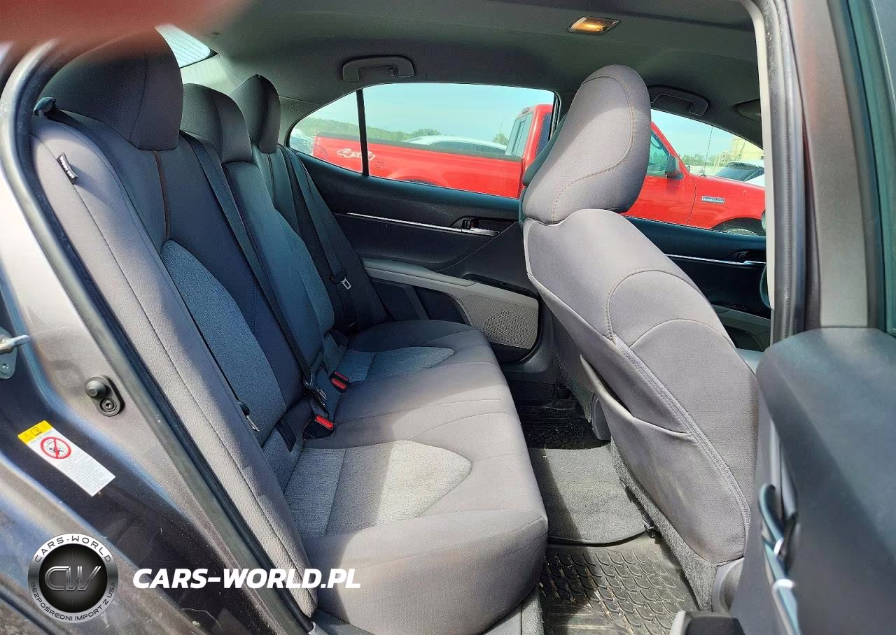 2018 Toyota Camry Le VIN:4T1B11HK1JU632562 - 10