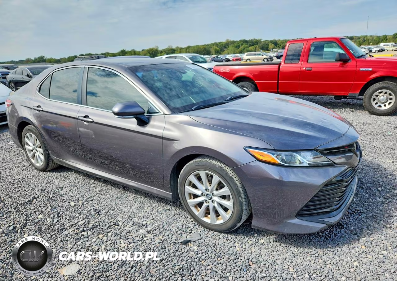 2018 Toyota Camry Le VIN:4T1B11HK1JU632562 - 4