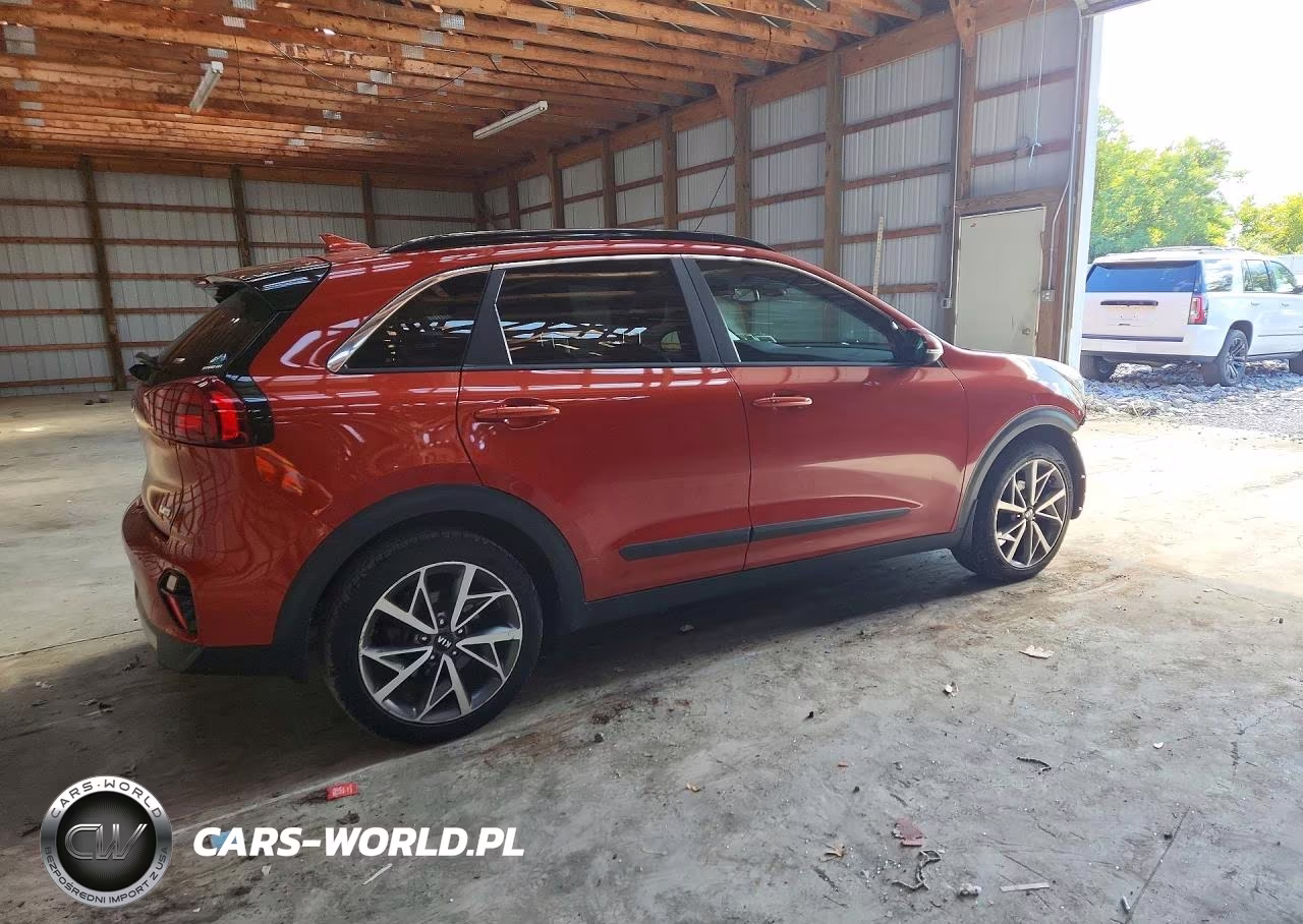 2021 Kia Niro Touring Special Edition VIN:KNDCC3LC2M5472947 - 3
