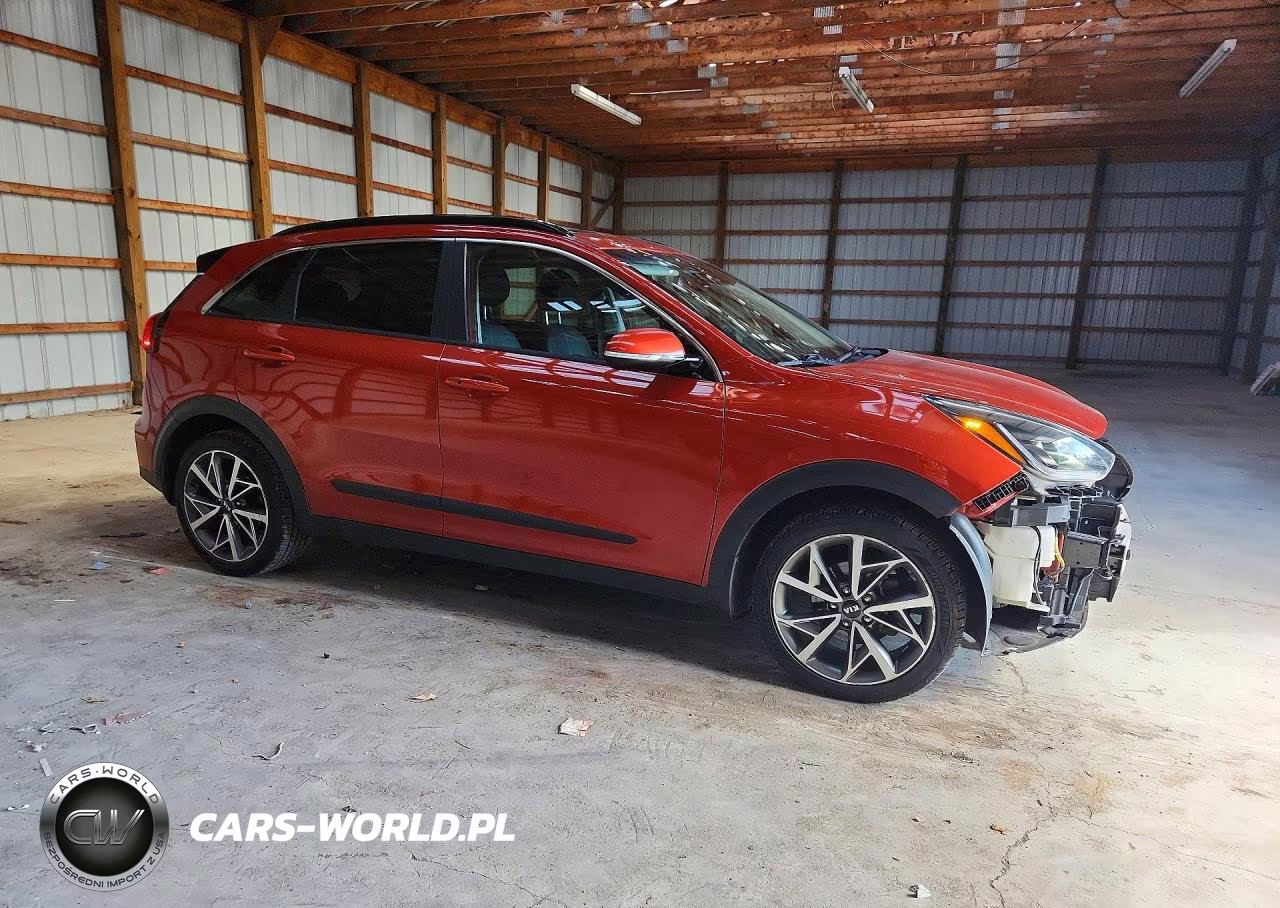 2021 Kia Niro Touring Special Edition VIN:KNDCC3LC2M5472947 - 4