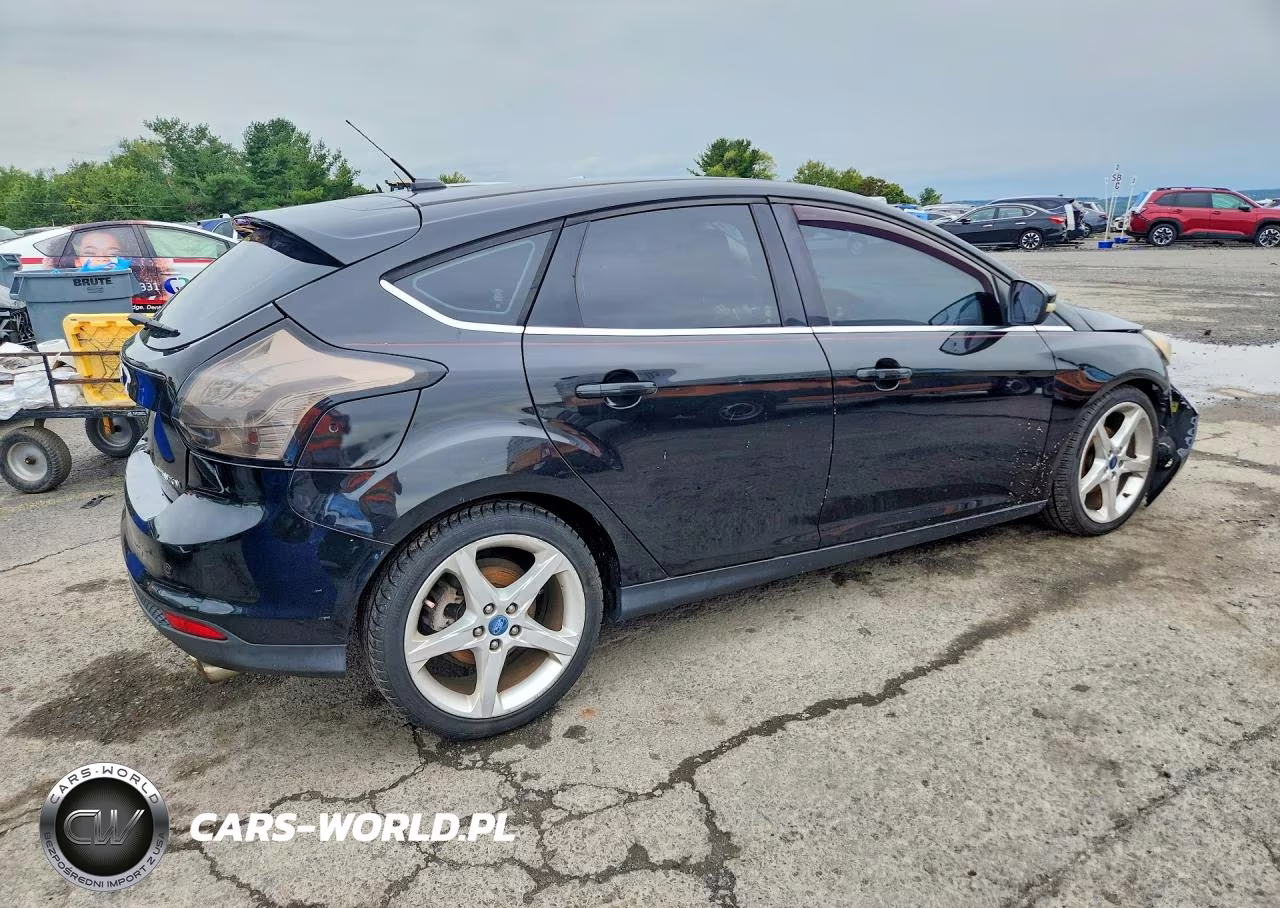 2012 Ford Focus Titanium VIN:1FAHP3N22CL307625 - 3