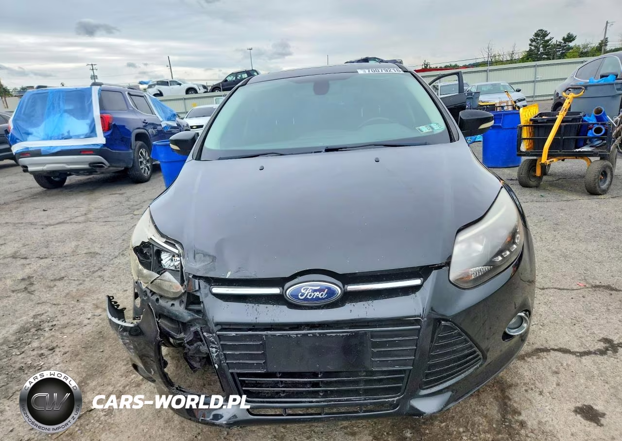 2012 Ford Focus Titanium VIN:1FAHP3N22CL307625 - 5