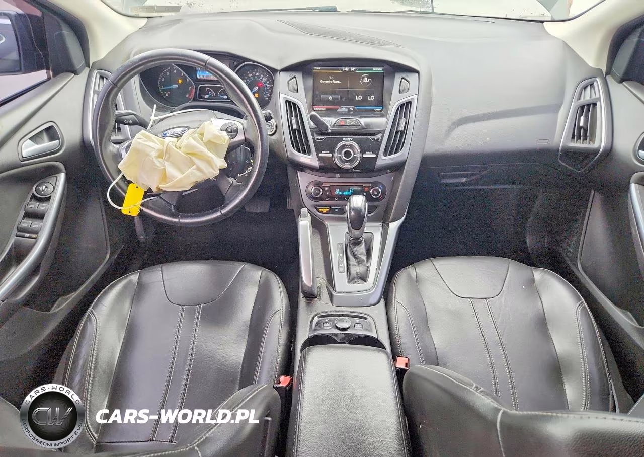 2012 Ford Focus Titanium VIN:1FAHP3N22CL307625 - 8