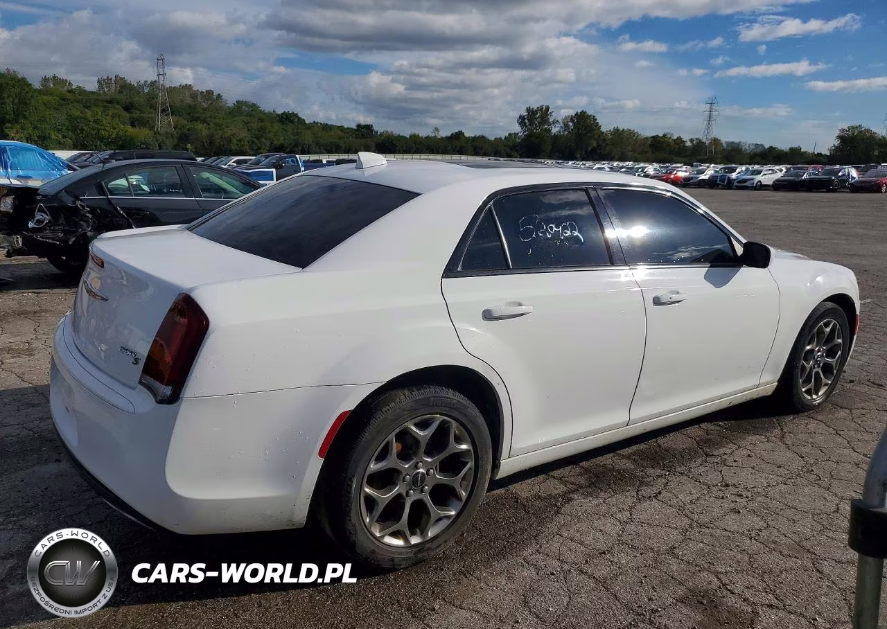 2015 Chrysler 300 S VIN:2C3CCAGG9FH887474 - 3