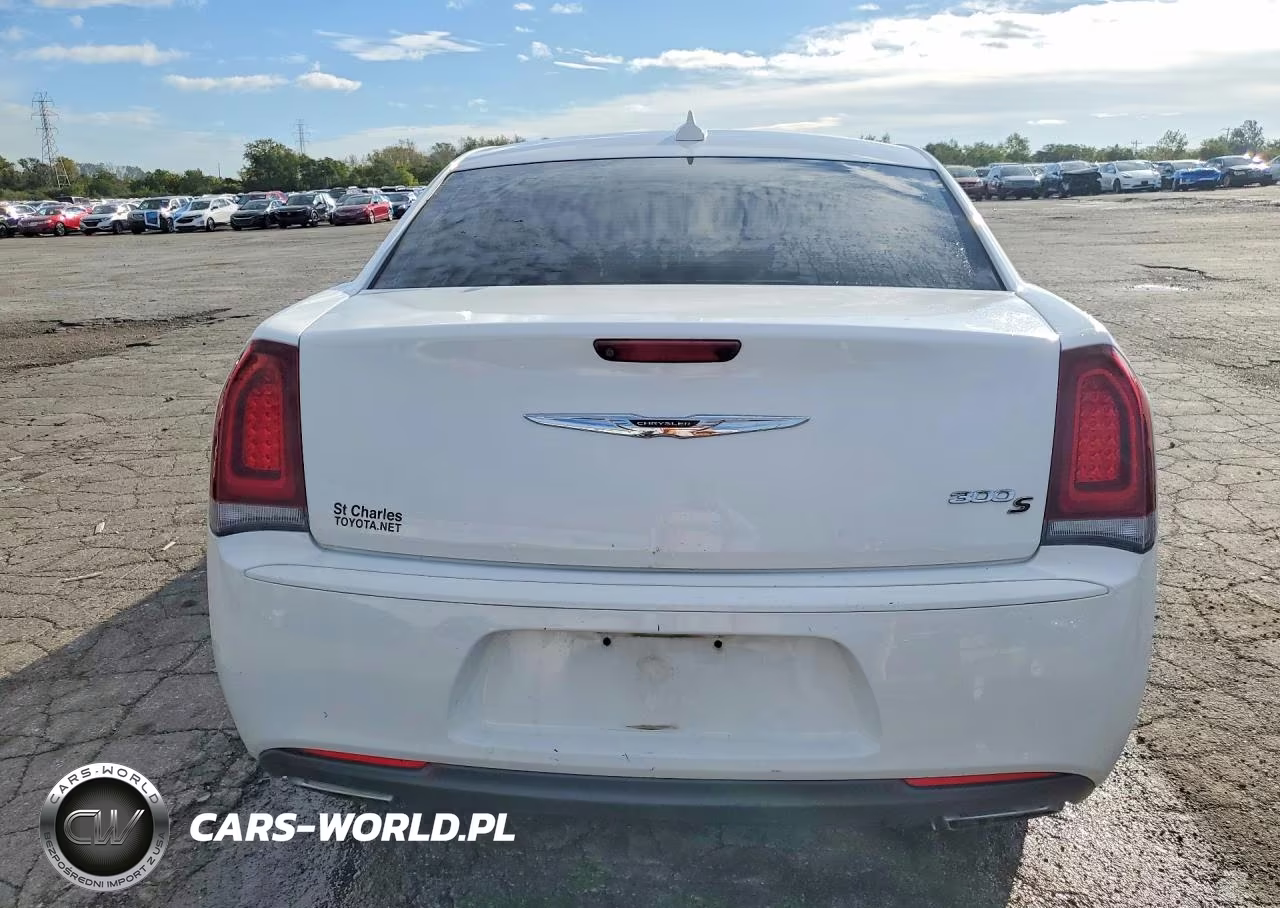 2015 Chrysler 300 S VIN:2C3CCAGG9FH887474 - 6