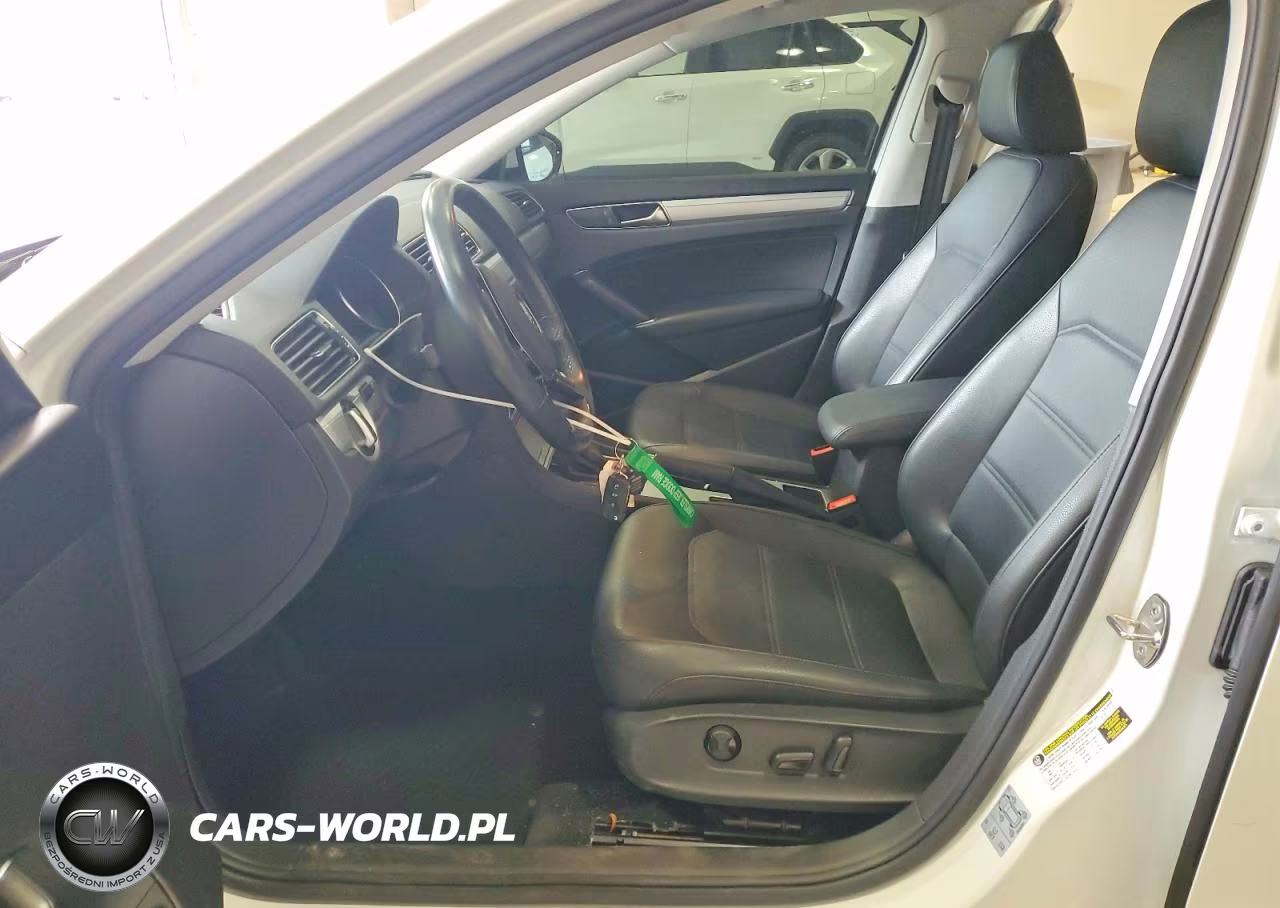 2019 Volkswagen Passat Wolfsburg VIN:1VWLA7A33KC000813 - 7