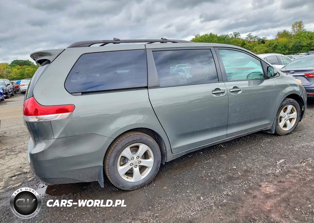 2011 Toyota Sienna Le VIN:5TDKK3DC3BS079043 - 3