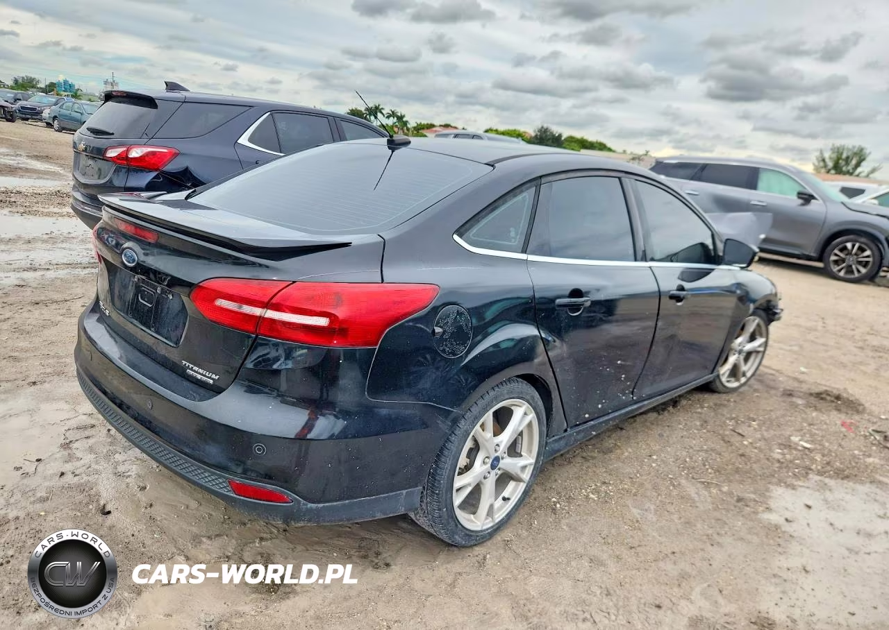 2016 Ford Focus Titanium VIN:1FADP3J23GL241838 - 3