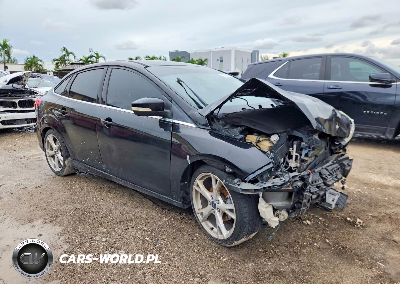 2016 Ford Focus Titanium VIN:1FADP3J23GL241838 - 4