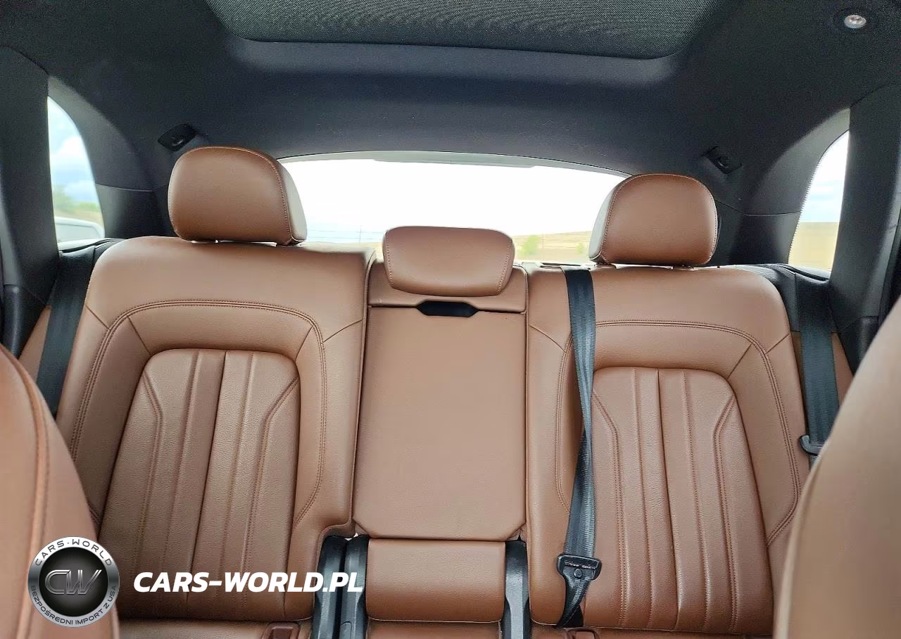 2018 Audi Q5 Premium Plus VIN:WA1BNAFY2J2076512 - 10