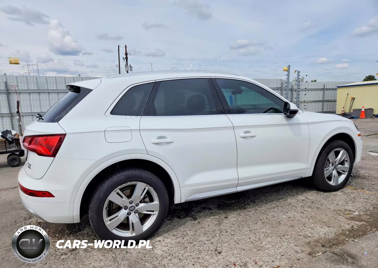 2018 Audi Q5 Premium Plus VIN:WA1BNAFY2J2076512 - 3