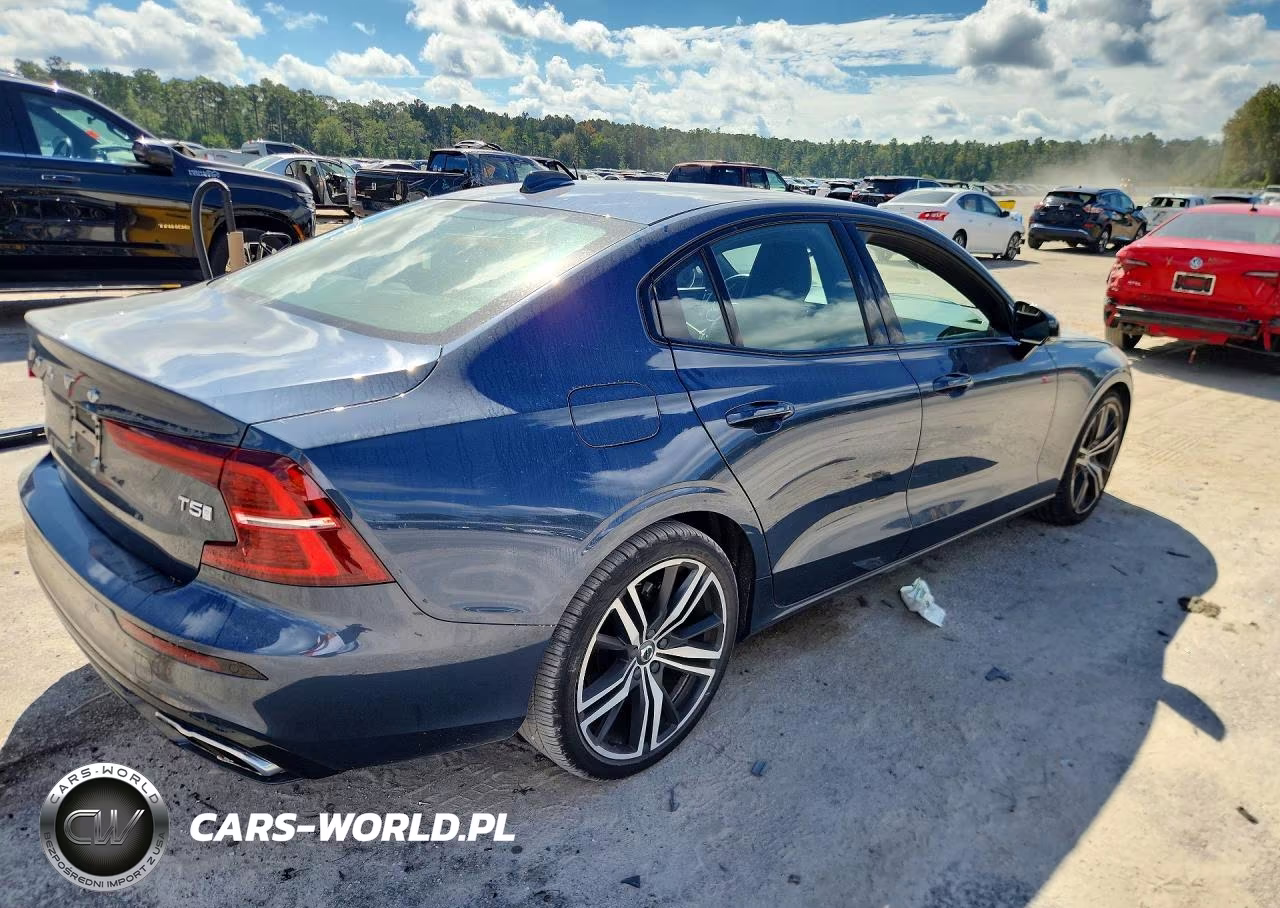 2019 Volvo S60 T5 R-Design VIN:7JR102FM1KG007139 - 3